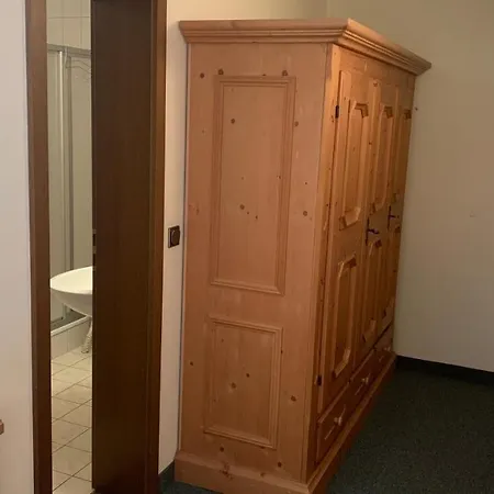 阿尔门劳什酒店 酒店