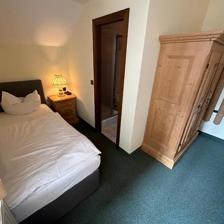 阿尔门劳什酒店 Neukirchen (Erzgebirgskreis)