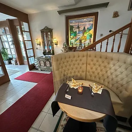 阿尔门劳什酒店 Neukirchen (Erzgebirgskreis)