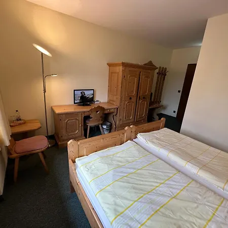 阿尔门劳什酒店 酒店